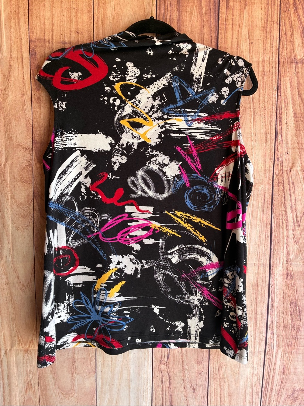 COMPLI K bold black, white & multicolored abstract pattern Top
Size X-Large